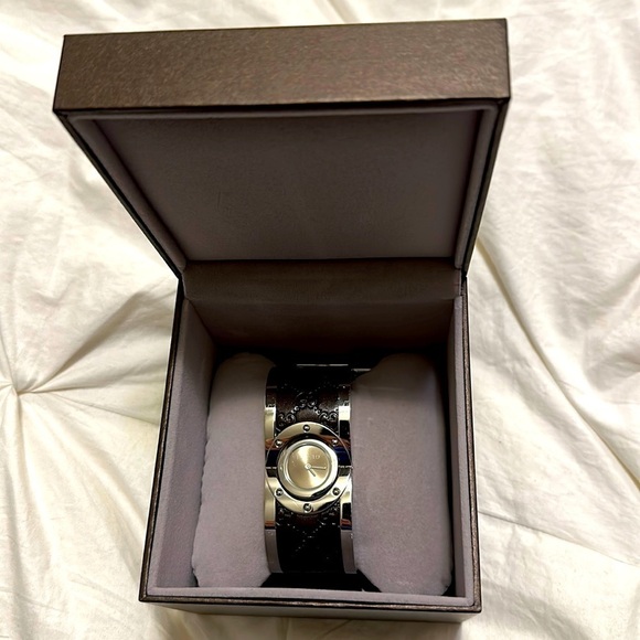 Gucci Twirl Watch - Picture 3 of 16